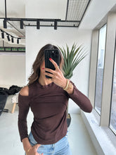 Load image into Gallery viewer, Open shoulder tank top