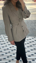 Load image into Gallery viewer, Belted linen blazer