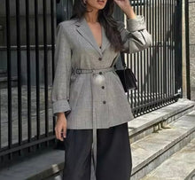 Load image into Gallery viewer, Belted linen blazer