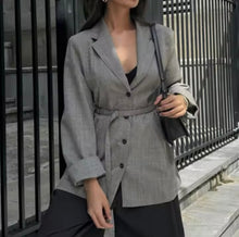 Load image into Gallery viewer, Belted linen blazer