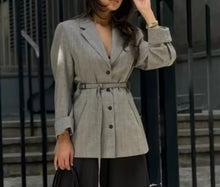 Load image into Gallery viewer, Belted linen blazer