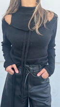 Load image into Gallery viewer, winter cut out top