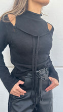 Load image into Gallery viewer, winter cut out top