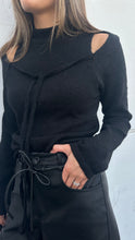 Load image into Gallery viewer, winter cut out top
