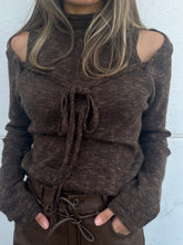 Load image into Gallery viewer, winter cut out top