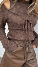 Load image into Gallery viewer, winter cut out top