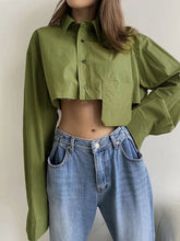 Load image into Gallery viewer, Cropped shirt with pocket detail