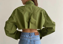 Load image into Gallery viewer, Cropped shirt with pocket detail