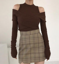 Load image into Gallery viewer, Open shoulder tank top