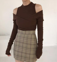 Load image into Gallery viewer, Open shoulder tank top