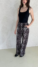 Load image into Gallery viewer, Leopard silk pants
