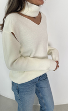 Load image into Gallery viewer, Winter cut out sweater
