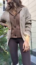 Load image into Gallery viewer, Collared winter cardigan
