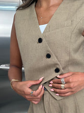 Load image into Gallery viewer, button vest set
