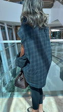 Load image into Gallery viewer, Checkered oversized shirt
