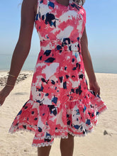 Load image into Gallery viewer, Floral belted dress
